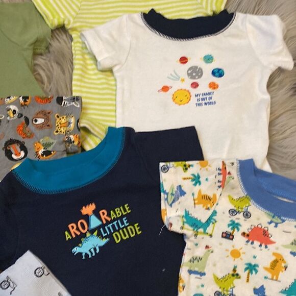 Bundle of bodysuits - Picture 2 of 5